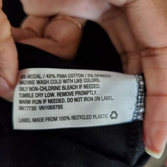 Krispy Kreme x A New Day Women's T-Shirt Large Black Graphic V-Neck Soft NEW - Picture 6 of 6